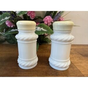 Vintage Anchor Hocking Milk‎ Glass Shakers – Colonial Rope Design Retro Kitchen